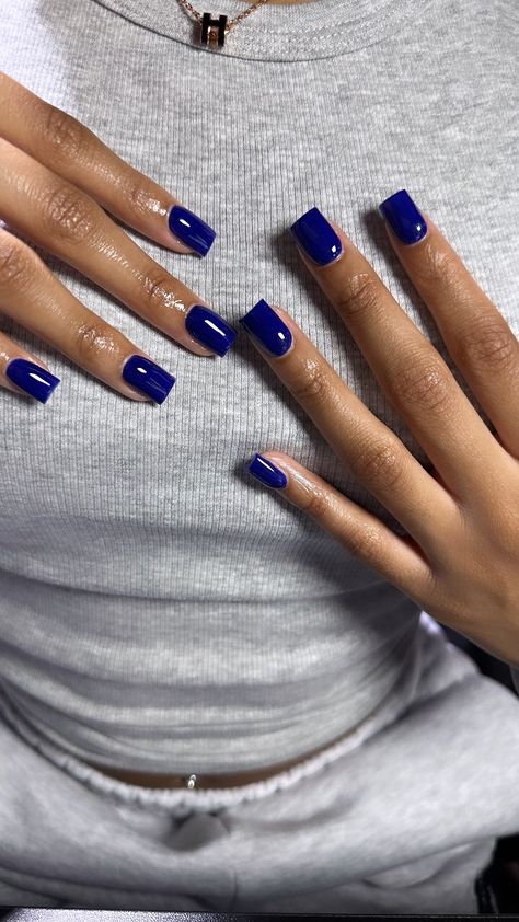 Structure Gel Manicure Design, Blue Acrylic Nails Black Women, One Color Acrylic Nails Square, Natural Nails Painted, Summer Nails Black Women, Electric Blue Nails, Nagellack Trends, Girls Fun, Nice Nails