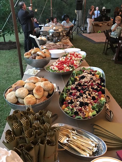 Catering Your Own Party, Food Table Wedding Buffet, Catering Wedding Food, Barbecue Catering Ideas, Dinner Catering Ideas Buffet, Chipotle Wedding Catering, Backyard Wedding Rehearsal Dinner Ideas, Italian Food Catering Ideas, Best Wedding Buffet Food Ideas