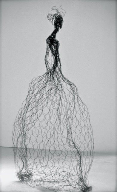 Drátěná Socha, Chicken Wire Sculpture, Sculptures Sur Fil, Chicken Wire Art, Art Fil, Wire Art Sculpture, Wire Sculptures, Paper Mache Sculpture, Sculpture Metal