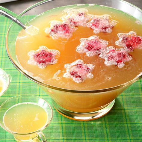 Non Alcoholic Holiday Drinks, Punch Bowl Party, Alcoholic Holiday Drinks, Punch Non Alcoholic, Cooking Classy Recipes, Best Christmas Punch Recipe, Drinks For Party, Willy Nelson, Party Punch Recipe