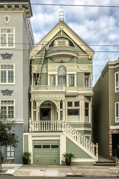 Victorian House With Balcony, Detailed Home Exterior, Victorian House Balcony, Victorian House Outside, Dream House Balcony, Pretty Buildings To Draw, Victorian Homes Outside, Exterior Victorian House, California House Style