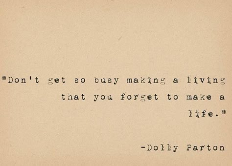 Wallpaper Country, Senior Quote Ideas, Country Lyrics Quotes, Musician Quotes, Lyrics Country, Quotes Country, Dolly Parton Quotes, Funny Inspiration, Grad Quotes