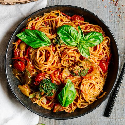 Spaghetti Arrabbiata Spaghetti Arrabbiata is a delicious pasta dish that's spicy, garlicky, and flavorful. Added vegetables give it an extra nutrient boost. Ready in under 30 minutes! Spaghetti With Tomato Sauce, Asparagus Pasta Salad, Sweet Potato Pasta, Dried Red Chili Peppers, Vegan Spaghetti, Pasta Ideas, Cherry Tomato Pasta, Asparagus Pasta, Spicy Tomato Sauce