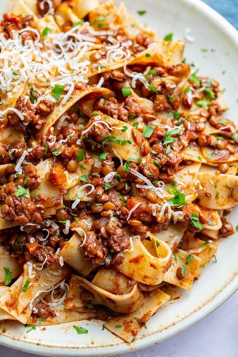 Lentil Bolognese Slow Cooker Bolognese, Turkey Bolognese, Lamb Ragu, Lentil Bolognese, Healthy Ground Turkey, Aldi Recipes, Beef Ragu, Lentil Pasta, Braised Lamb