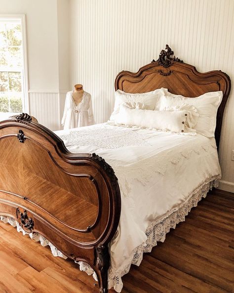 Vintage Wooden Bed Frame, Vintage Bed Frame Wooden, Denmark Cottage, Wooden Carving Design, Rustic Laundry, Vintage Bed Frame, Rustic Laundry Rooms, Wood Bed Design, Wooden Carving