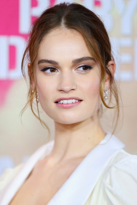 The beautiful Lily James from Downton Abbey and the Darkest Hour Small Lips Aesthetic, Pam And Tommy, Small Lips, Celebrity Photography, Celebrity Faces, Lily James, Alessandra Rich, British Actresses, Belleza Natural