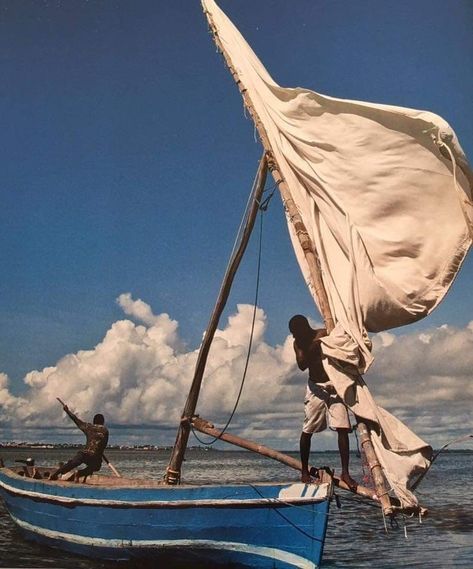 London Beach, Film Photography 35mm, We Are The World, Beach Surf, Cool Poses, Slice Of Life, Photo Reference, Photography Inspo, Art Reference Photos