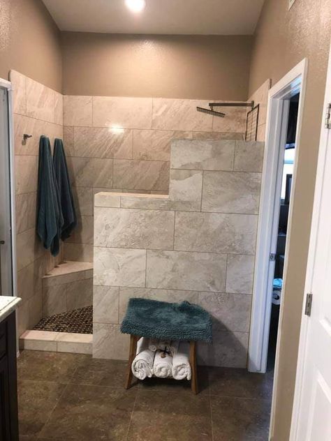 Accessible Bathroom Design, Maximizing Small Spaces, Tiny Bathroom Ideas, Bathroom Big, Casa Clean, Full Bathroom Remodel, Bathroom Farmhouse Style, Bathroom Remodel Pictures, Small Bathroom Makeover