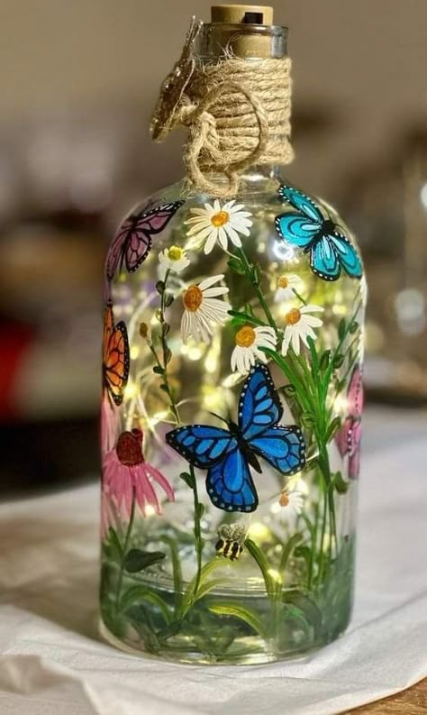 Painting Glass Jars, Hand Painted Bottles, Painted Bottles, Diy Glass Bottle Crafts, Glass Bottles Art, Christmas Float, Diy Jar Crafts, Painted Wine Bottles, Diy Bottle Crafts