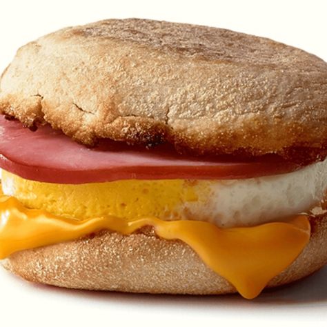 One of the most renowned breakfast meals at McDonald’s continues to be their McDonald’s Egg McMuffins. But did you know you could easily make your own Egg Mcdonalds Egg Mcmuffin, Sonic Restaurant, Healthy Mcdonalds, Egg Magic, Healthy Fast Food Breakfast, Mcdonalds Food, Salad Breakfast, Healthy Fast Food Options, Disney University