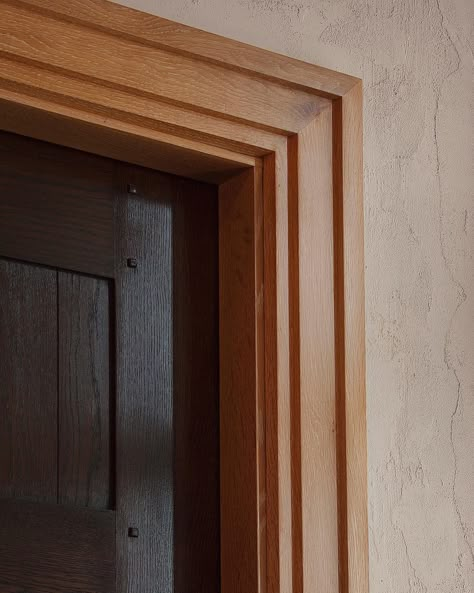 @jbmarchitect shared a photo on Instagram: “Raised pegs on flat panel expressed dark rift and quartered oak set within a cerused oak jamb and architrave molding A natural plaster wall…” • May 2, 2018 at 2:13pm UTC Wood Door Frame Design, Architrave Door Frames Modern, Door Frames Ideas, Architrave Door Frames, Wooden Door Frames, Door Frame Design, Frame Dubai, Wooden Door Frame, Architrave Door