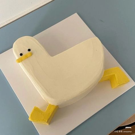 Duck Cake Ideas, Birthday Cake Ideas Funny, Duck Cake Design, Cute Duck Cake, Duck Birthday Cake, Cakes Funny, Goofy Cake, Duck Cake, 귀여운 음식 그림