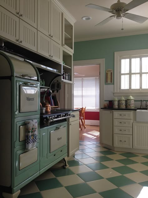 The kitchen in this otherwise beautifully intact 1926 home was updated in the 1950's, but lacked the visual charm of the rest of the house. A mid-1920s green and white  Wedgewood stove provides the inspiration and colors for this fully modern upgrade with a late '20s to early '30's look.  -- from the board "1920s Kitchen remodel with Wedgewood stove" 1920s Kitchen Remodel, Vintage Home Decor Eclectic, 1920s Kitchen, Old Fashioned Kitchen, Retro Kitchens, 1950s House, Vintage Appliances, Vintage Kitchens, Decor Ikea