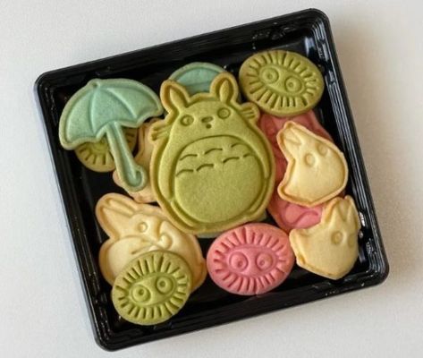 Totoro Cookies, Whimsical Cookies, Basic Cookie Dough Recipe, Totoro Print, Ghibli Merch, Basic Cookies, Bus Stand, Favorite Cookie Recipe, Cookies Easy