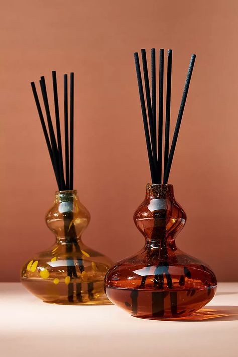 Homemade Reed Diffuser, Reed Diffuser Decor, Luxury Diffuser, Reed Diffuser Bottle, Best Essential Oil Diffuser, Anthropologie Candle, Fancy Candles, Essential Oil Reed Diffuser, Diffuser Bottle