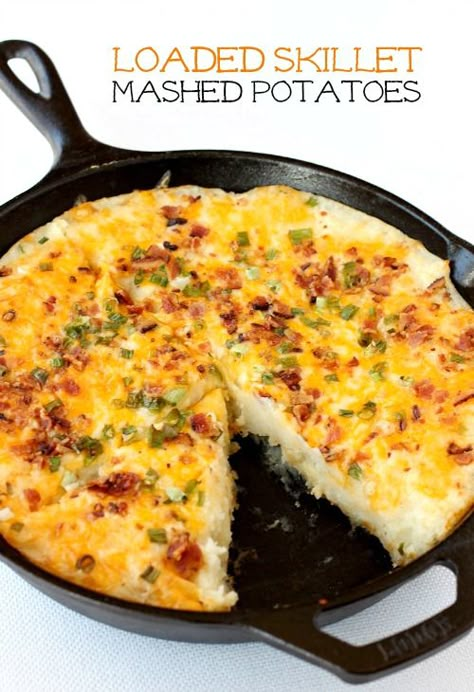 Crispy on the bottom, creamy on the inside and a cheesy, bacon-filled topping! Cast Iron Skillet Cooking, Best Mashed Potatoes, Potato Toppings, Iron Skillet Recipes, Cooking Bacon, Skillet Cooking, Potato Recipes Side Dishes, Cast Iron Skillet Recipes, Iron Recipes