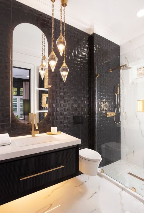 Black And Gold Bathroom, Bathroom Design Black, Bathroom Decor Luxury, Gold Bathroom, Bathroom Inspiration Decor, Bathroom Design Luxury, Dream Bathrooms, Bathroom Layout, Bathroom Wallpaper