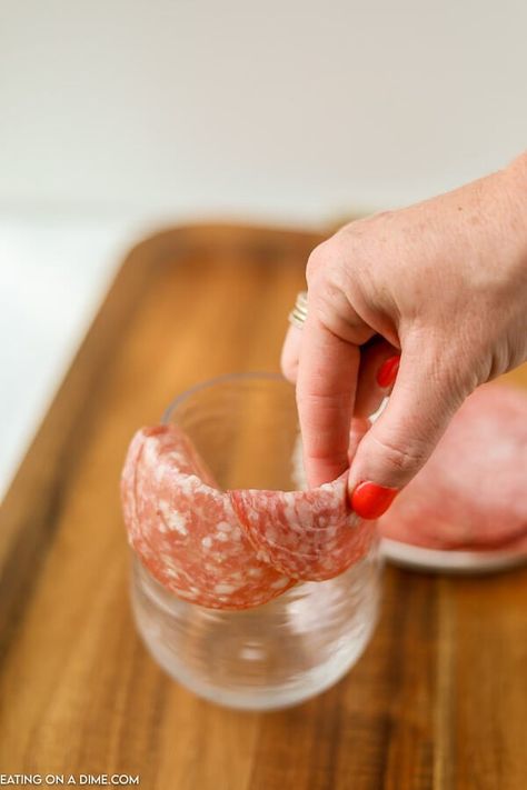 How To Salami Rose, How To Make A Rose Out Of Pepperoni, Deli Meat Roses, How To Make A Rose With Salami, How To Make Pepperoni Flowers, How To Make Rose Out Of Salami, Prosciutto Flower How To, How To Make A Charcuterie Rose, Meat Flowers Diy