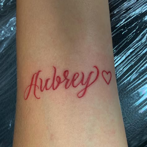 Kid Name Tattoo Ideas Mothers, Name Tattoos Ideas, Title Tattoo, Small Name Tattoo, Boyfriend Name Tattoos, Daughters Name Tattoo, Name Tattoos On Arm, Tattoo Names, Heart Tattoos With Names