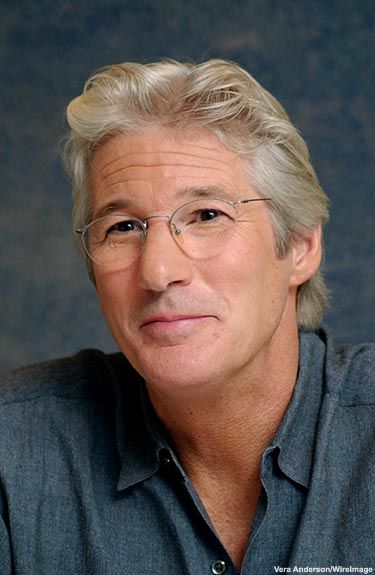 Richard Gere Richard Gear, 50s Hairstyles Men, Medium Length Mens Haircuts, Older Men Haircuts, Older Mens Hairstyles, 50 Year Old Men, Old Man Fashion, Men Over 50, Richard Gere