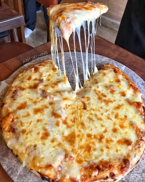 Cheesy Pizza Aesthetic, Super Cheesy Pizza, Cheesy Crust Pizza, 4 Cheese Pizza, Best Freeze Dried Food, Margarita Pizza, Pizza Cheese, Cheesy Pizza, Pizza Margherita