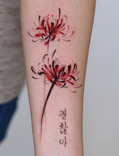 Higanbana Tattoo Design, Spider Lilly Tatoos, Tokyo Ghoul Flower Tattoo, Higanbana Tattoo, Spider Lily Tattoo Design, Red Spider Lily Tattoo, Rose Tattoo Hand, Spider Lily Tattoo, Spider Lily