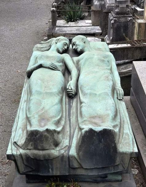 Sculpture Lovers, Lovers Statue, Love In Art, Love Statue, Chihiro Y Haku, Academia Aesthetics, Rennaissance Art, Cemetery Art, Call Art