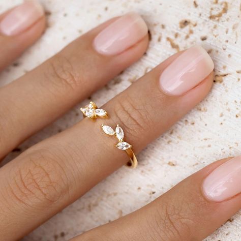 Linjer Jewelry, Birthday Wishlist Ideas, Mushroom Stone, Wedding Ring Inspiration, Leaf Rings, Lucky Leaf, Gold Finger Rings, Family Ring, Gold Leaf Rings