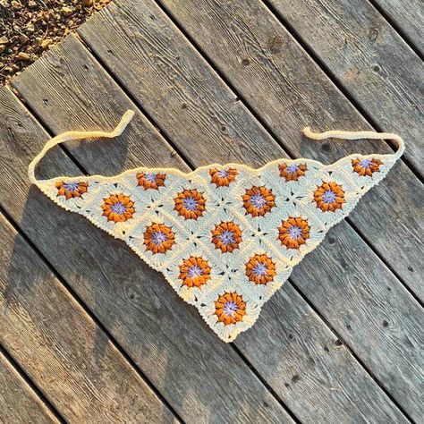 Granny Square Bandana Granny Square Bandana Pattern, Free Crochet Bandana, Granny Square Bandana, Crochet Bandana Pattern, Crochet Triangles, Granny Triangle, Bandana Crochet, Holiday Crafts Easter, Crochet Terminology