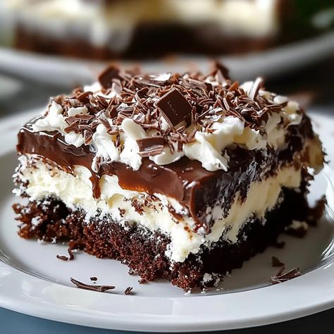 Mounds Poke Cake - recipes Poke Cake Recipes Chocolate, Mounds Cake, Vegetarian Chocolate Cake, Coconut Poke Cakes, Food Decoration Ideas, Valentines Desserts, Cake Mix Cookie, Homemade Chocolate Cake, Trifle Desserts