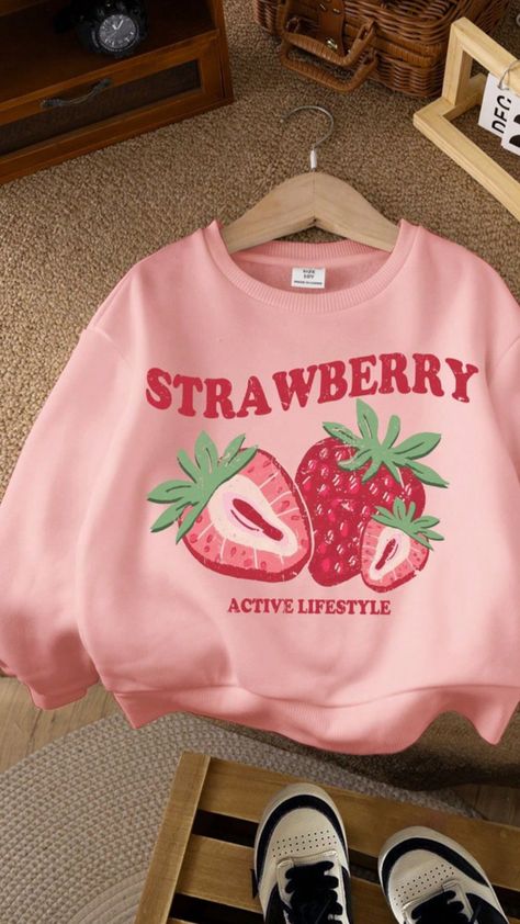 THIS IS SO CUTE OMGG 🌸👍 Cute Womens Sweaters, Colorful Trendy Outfits, Pink Outfits Simple, Christmas Stuff For Teens, Maximalist Sweater, Danish Pastel Clothes, Birthday Wishlist Clothes, Cute Sweaters Aesthetic, Pink Sweater Aesthetic