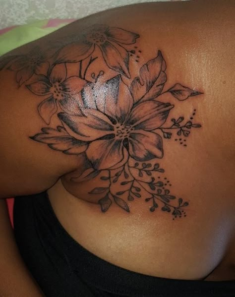 Shoulder Tattoo Flower, Cute Shoulder Tattoos, Feminine Shoulder Tattoos, Tattoos Shoulder, Arm Tattoos Black, Tattoo After Care, Earthy Tattoos, Stomach Tattoos Women, Tattoo Designer