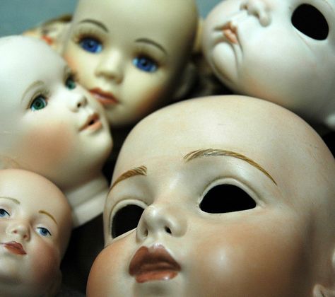 More Doll Parts Doll Parts Art, Doll Parts Aesthetic, Old Doll Aesthetic, Porcelain Doll Aesthetic, Aesthetic Doll, Dolls Aesthetic, Vintage Foto's, Broken Doll, Peculiar Children