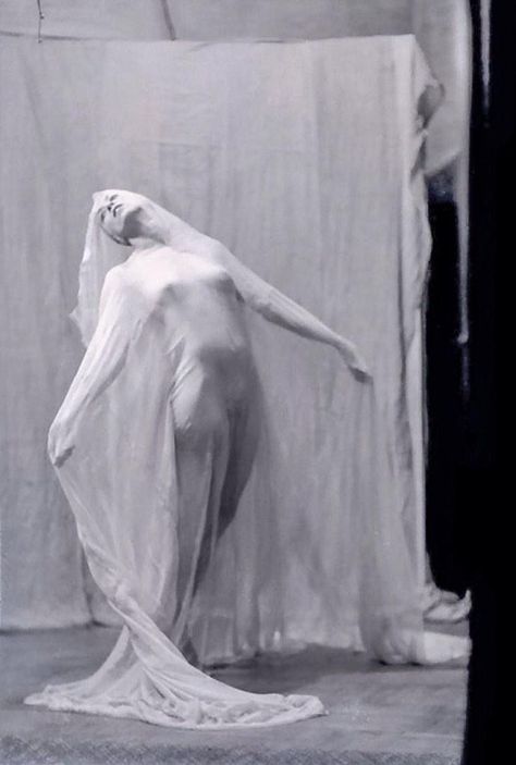 Arnold Genthe - Martha Graham, 1928 Antoine Bourdelle, Eadweard Muybridge, Vintage Photo Prints, George Melies, Chinatown San Francisco, Isadora Duncan, Martha Graham, Edward Steichen, Lee Miller