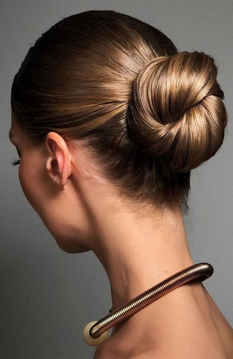 sleek updo, updo hairstyles 2022, knot bun Sophisticated Bun Hairstyles, Wedding Sleek Updo, Chignon Bun Wedding, Knot Bun Low, Slicked Back Bridal Bun, Wedding Bun Sleek, Timeless Bride Hair, Classic Bridal Hair With Veil, Trendy Updos 2023