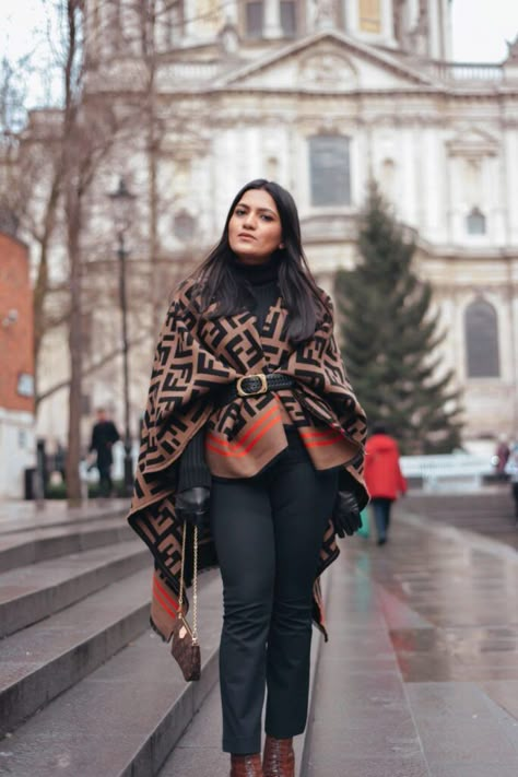 Fendi Cape Outfit, Poncho With Dress Outfits, Fendi Shawl Outfit, Fendi Poncho Outfit, How To Style Poncho, Fendi Scarf Outfit, Designer Scarf Outfit, Outfits With Ponchos, Shawl Outfit Winter