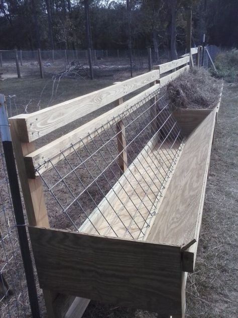 Challenged Survival: The Best Hay Feeder for Goats in the World! Hay Barn Ideas, Hay Feeder For Goats, Diy Hay Feeder, Sheep Feeders, Goat Hay Feeder, Goat Fence, Goat Feeder, Goat Playground, Horse Feeder