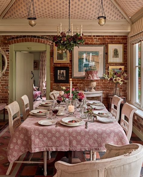 Transform your dining room into a comfortable, welcoming entertaining space this Autumn, with our stunning table settings and home accessories. The combination of warm brick tones, rich, soft textures and hand-carved furniture, creates the perfect blend of elegance and rustic charm.⁠ ⁠ This inviting tablescape features our Red Earth Megha Rustic Linen Tablecloth paired with our unique tableware and simple seasonal silk floral arrangements, this look is ideal for creating memorable gatherings... Old English Cottage Dining Rooms, English Countryside Dining Room, English Country Round Dining Table, Autumnal Dining Table, Autumn Cozy Interior Wallpaper, Fall Dining Room, Autumn Dining, Dining Room Style, Country Dining Rooms