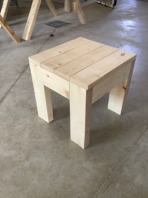 Small Wood Table Ideas, Porch End Tables Diy, Homemade Patio Furniture Wood, 2x3 Wood Projects Diy, Outdoor Side Table Diy 2x4, Small Diy Table, Diy Wooden End Tables, Small Table Diy Wood, Small Patio Coffee Table