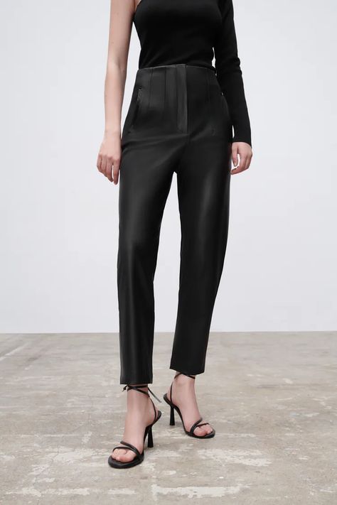 Leather Pants Style, Leather Culottes, Faux Leather Trousers, Leather Pants Women, Zara Leather, Leather Pant, Leather Trousers, Leather Pattern, Fitted Trousers