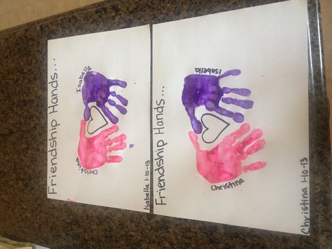 Friendship Hands Friendship Theme Preschool, Friendship Preschool Crafts, Friendship Preschool, Friendship Activities Preschool, Friendship Hands, Mlk Crafts, Preschool Friendship, Friendship Week, Do With Your Best Friend