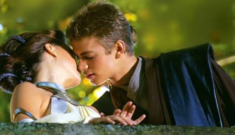 Anakin and Padme kiss behind the scnese. I LOVE THIS. EVERYTHING ABOUT IT. The angle and the look on his face and the fact it is behind scenes. SO romantic and cute. I. LOVE. IT Natalie Portman And Hayden Christensen, Padme Anakin, Star Wars Episode 2, Padme And Anakin, Star Wars Couples, Anakin Padme, Star Wars Attack Of The Clones, Star Wars Padme, Padmé Amidala