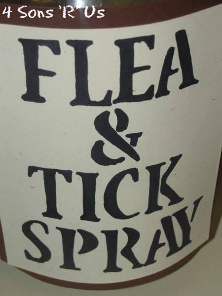 4 Sons 'R' Us: Homemade Natural Flea And Tick Spray Homemade Flea Spray, Flea Spray For Dogs, Flea Shampoo For Dogs, Tick Spray For Dogs, Flea Remedies, Flea And Tick Spray, Old Pug, Tick Spray, Flea Shampoo