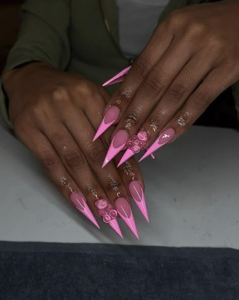 Glitter French Tips Stilleto, Stilleto Nails With Charms, Stiletto Nails Charms, Stiletto Nails With Charms, Pink Stiletto Nails Designs, Stiletto French Tips, Gummy Nails, Stiletto French Nails, Stiletto French Tip Nails