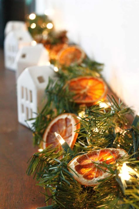 Orange Garland and Ornament Tutorial: How to Dry and Hang the Oranges Dry Oranges, Clementine Christmas, Orange Ornaments, Living Room Mantle, Winter Garland, Diy Christmas Garland, Orange Christmas, Dried Oranges, Christmas Cottage