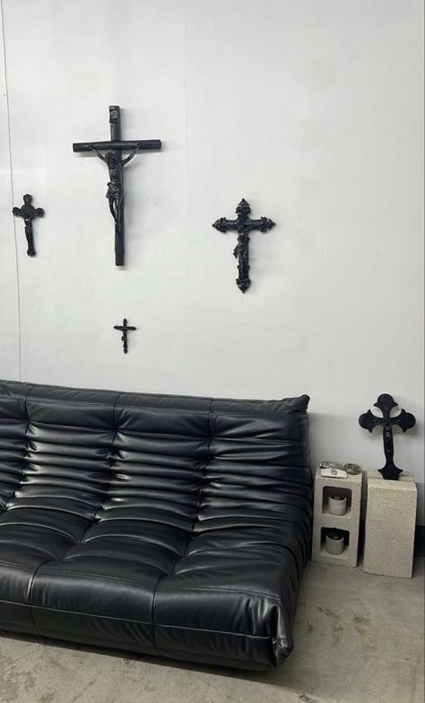 opium Vamp Room Decor, Rick Owens Aesthetic Moodboard, Man Apartment Decor, Rick Owens House, Rick Owens Aesthetic, All Black Room, Apartment Decor Inspiration, Future Apartment, Dream Apartment