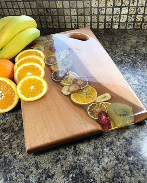 Resin Boards, Resin And Wood Diy, Epoxy Projects, Epoxy Wood Table, Wood Resin Table, Fruit Slices, Resin Crafts Tutorial, Lemon Fruit, Resin Art Painting