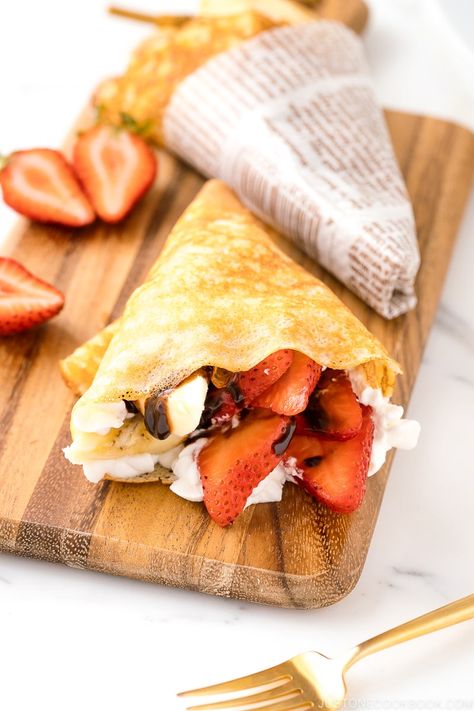 Learn how to make delicious crepes with this guide and make them for weekend breakfast, kids snack, dessert, or even DIY crepe party! #crepe | Easy Japanese Recipes at JustOneCookbook.com Crapes Recipe Sweet, Japanese Crepes Recipe, Sweet Crepes Recipe Easy, Dinner Crepes Recipe, Making Crepes Video, Crepes Video, Vegetarian Japanese Curry, Crepe Party, Japanese Vegetarian Recipes