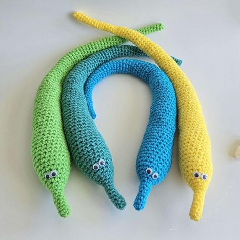 Free Crochet Patterns Acrylic Yarn, Crochet Worm Free Pattern, Crochet Fidget Toys, Crochet Possum, Crochet Worm, Worm Crochet Pattern, Clown Crochet, Clown Crochet Pattern, Crochet Fidget