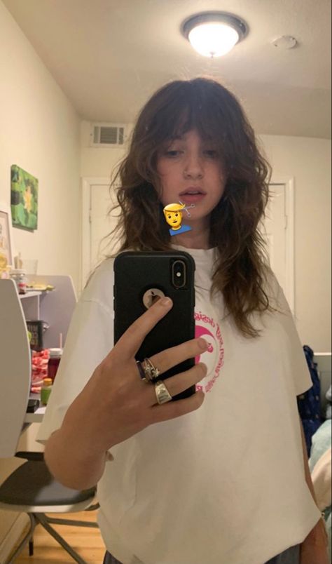 clairo shag haircut Shoulder Length Shag Haircut Thick Hair, Long Brown Shag Haircut, Victoria Paris Hair, Shaggy Hair With Curtain Bangs, Medium Hair Shag, Medium Length Shag Haircuts With Bangs, Shag Hairstyles Medium Curly, Mullet Wavy Hair, Messy Shag Haircut